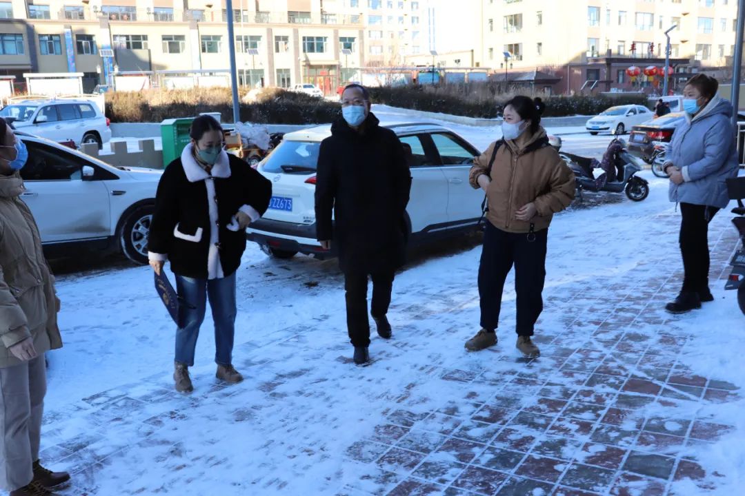 【关爱残疾儿童】 百灵社区上门赠送暖心轮椅