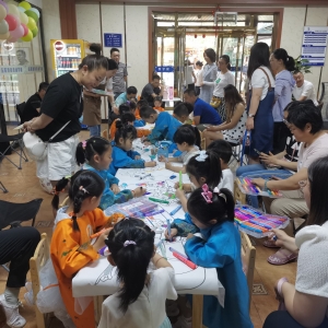 建华南社区开展亲子绘画活动