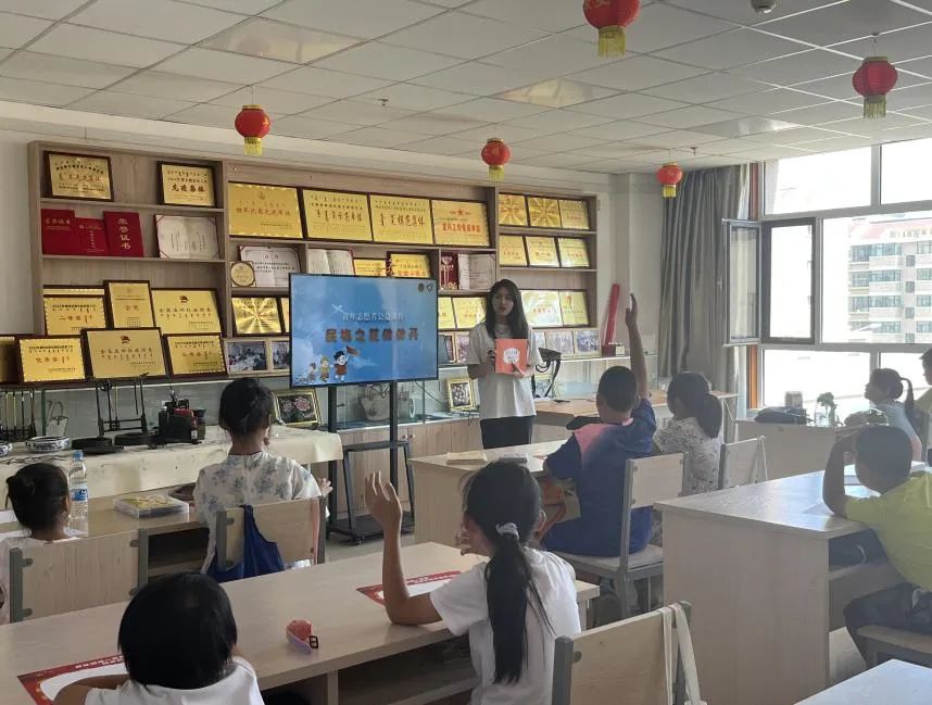 阿左旗额鲁特街道安达社区乐享七彩假期 涵养家国情怀