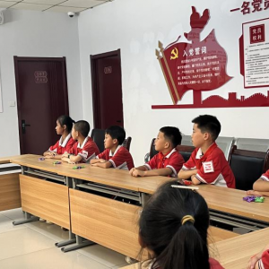 友谊社区联合内蒙古大学与头道巷小学开展“典耀中华”未成年人读书推荐活动 ...