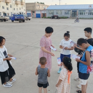 白辛社区暑期儿童学雷锋活动