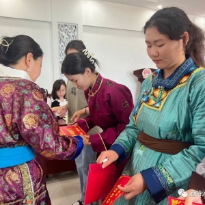 东乌旗道特淖尔镇妇联开展暑期关爱儿童活动