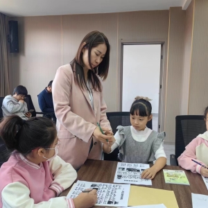 兴华街道办事处华埠社区“迎中秋庆国庆 传承传统文化”公益硬笔书法讲堂活动 ...