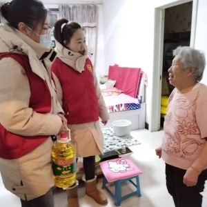 “感党恩、听党话、跟党走”“帮扶助困 喜迎新年”——兴华街道华埠社区妇联慰问活动 ...