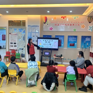 “小小银行家”龙年包包手工制作活动
