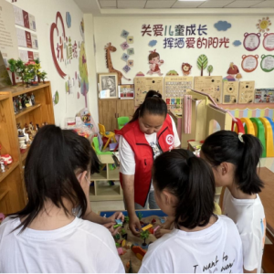 黄土渠社区开展少儿心理沙盘游戏体验活动