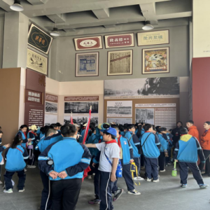 漫步百年街巷  倾听历史童声